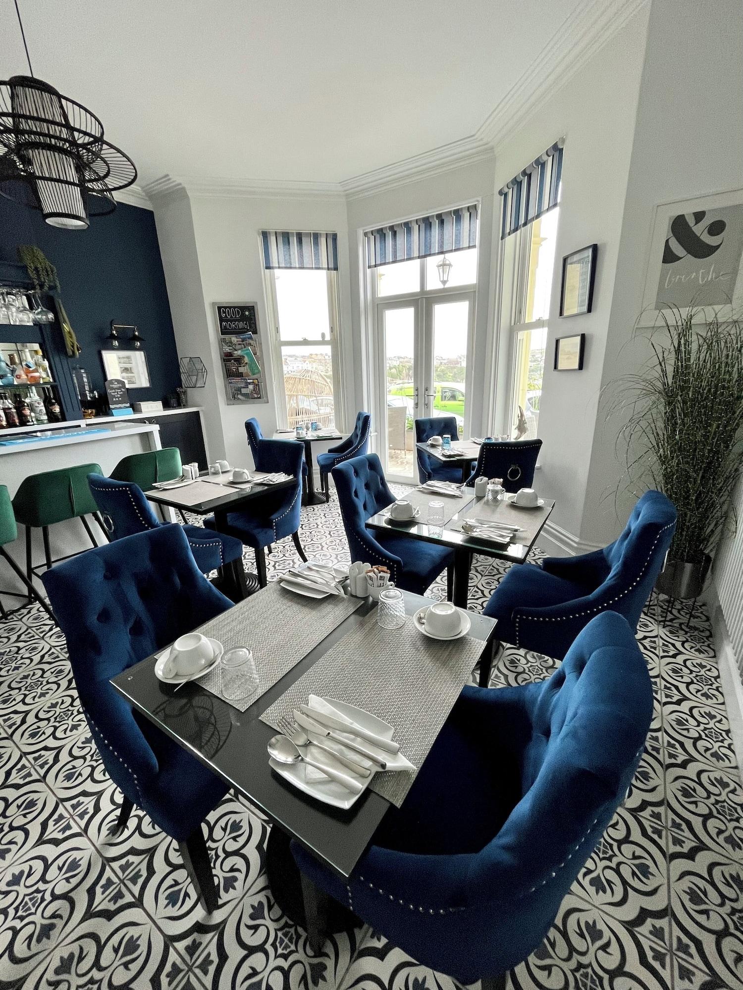 Restaurant Lazy Waves Boutique B&B