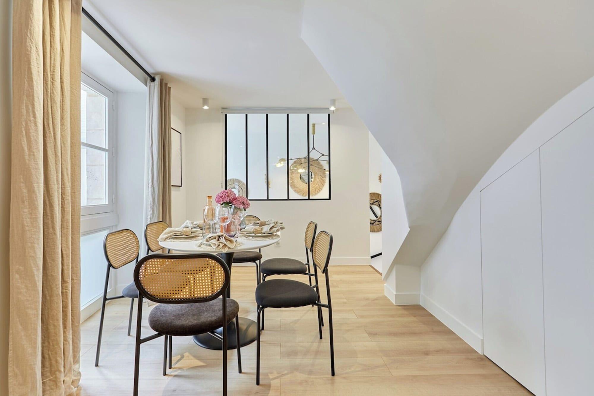 Restaurant Superb AC Apartment Paris Center Bourse Place