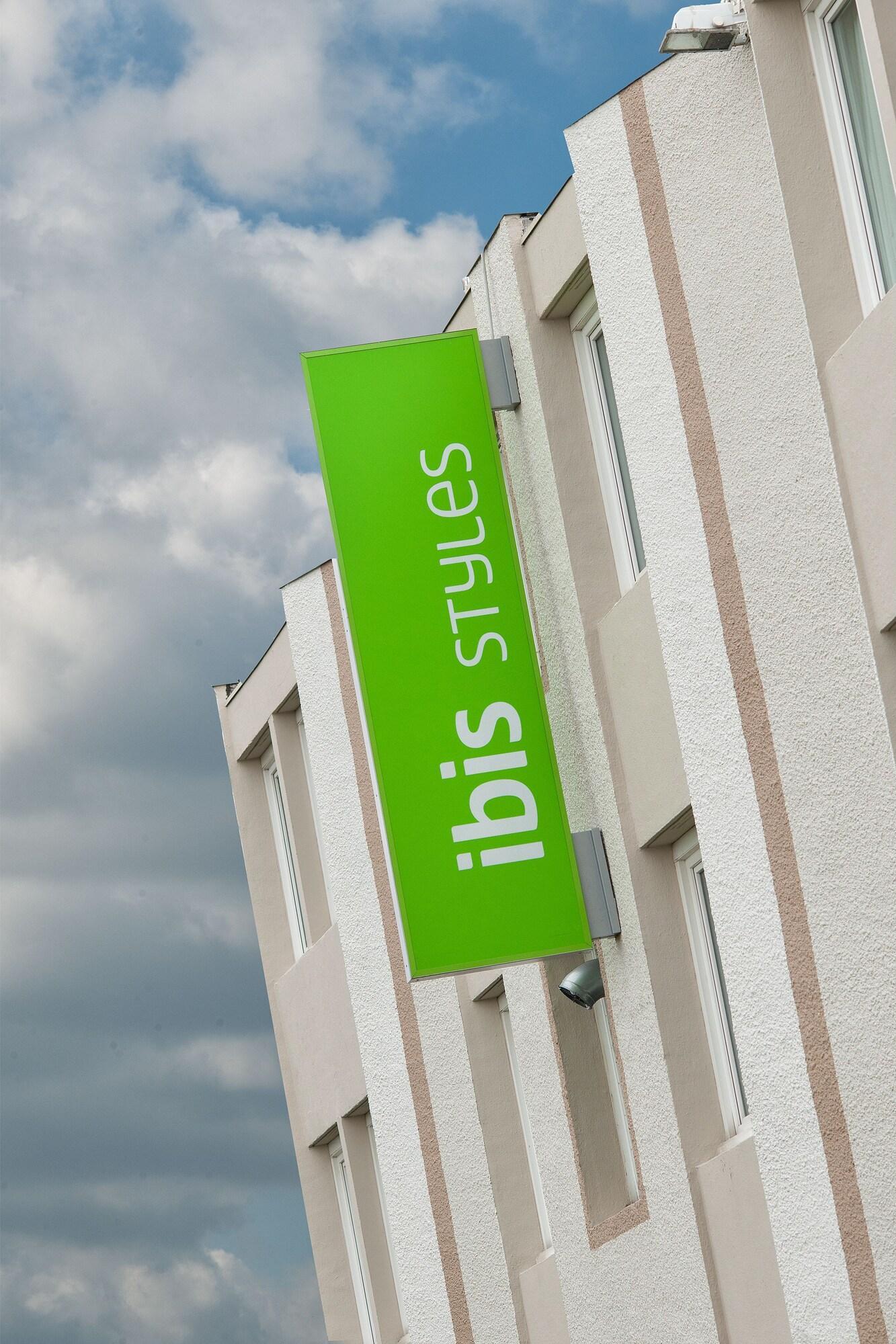 Vista Exterior ibis Styles Rouen Nord-Barentin