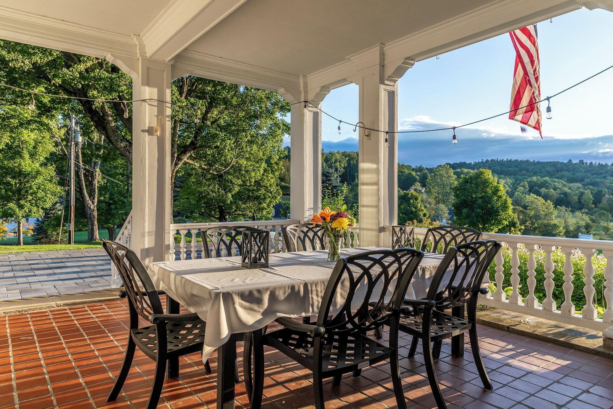 Varios The White House Inn