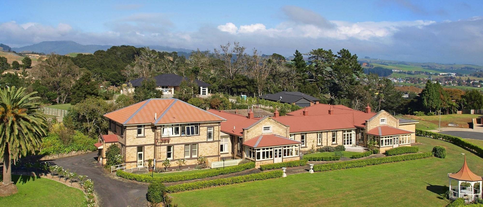 Varios Manor Views