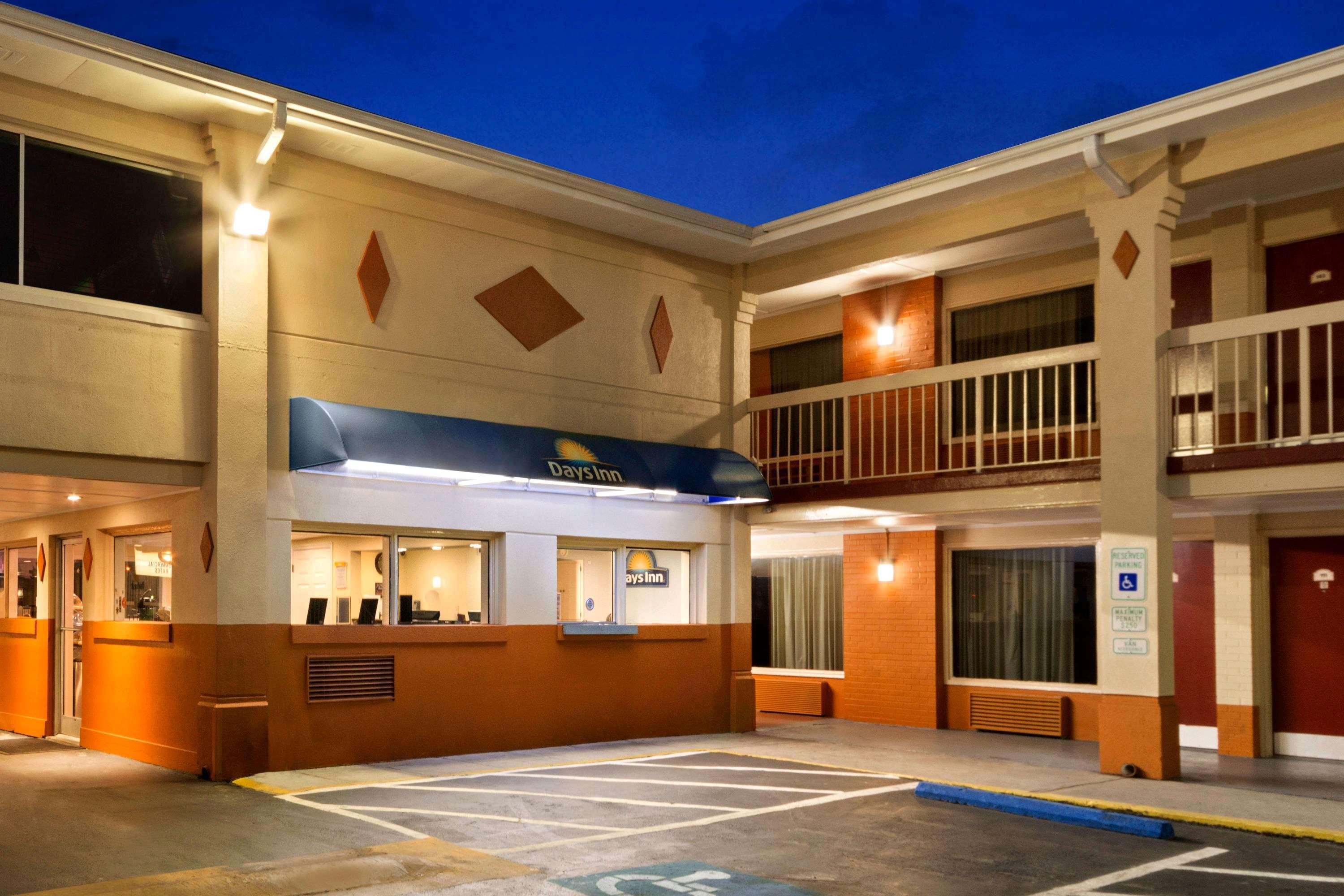 Vista Exterior Days Inn by Wyndham Jacksonville NC