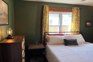 Alquiler Vacacional - Blue house on 5th! Arcade room, fire pit, privacy fenced yard, and more!!