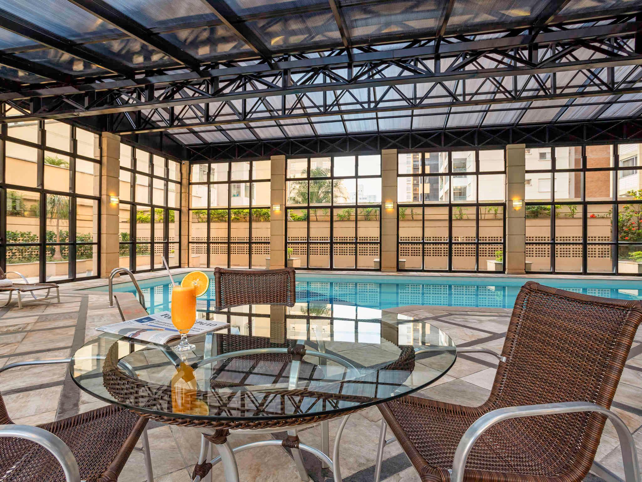 Vista Piscina Grand Mercure São Paulo Pinheiros