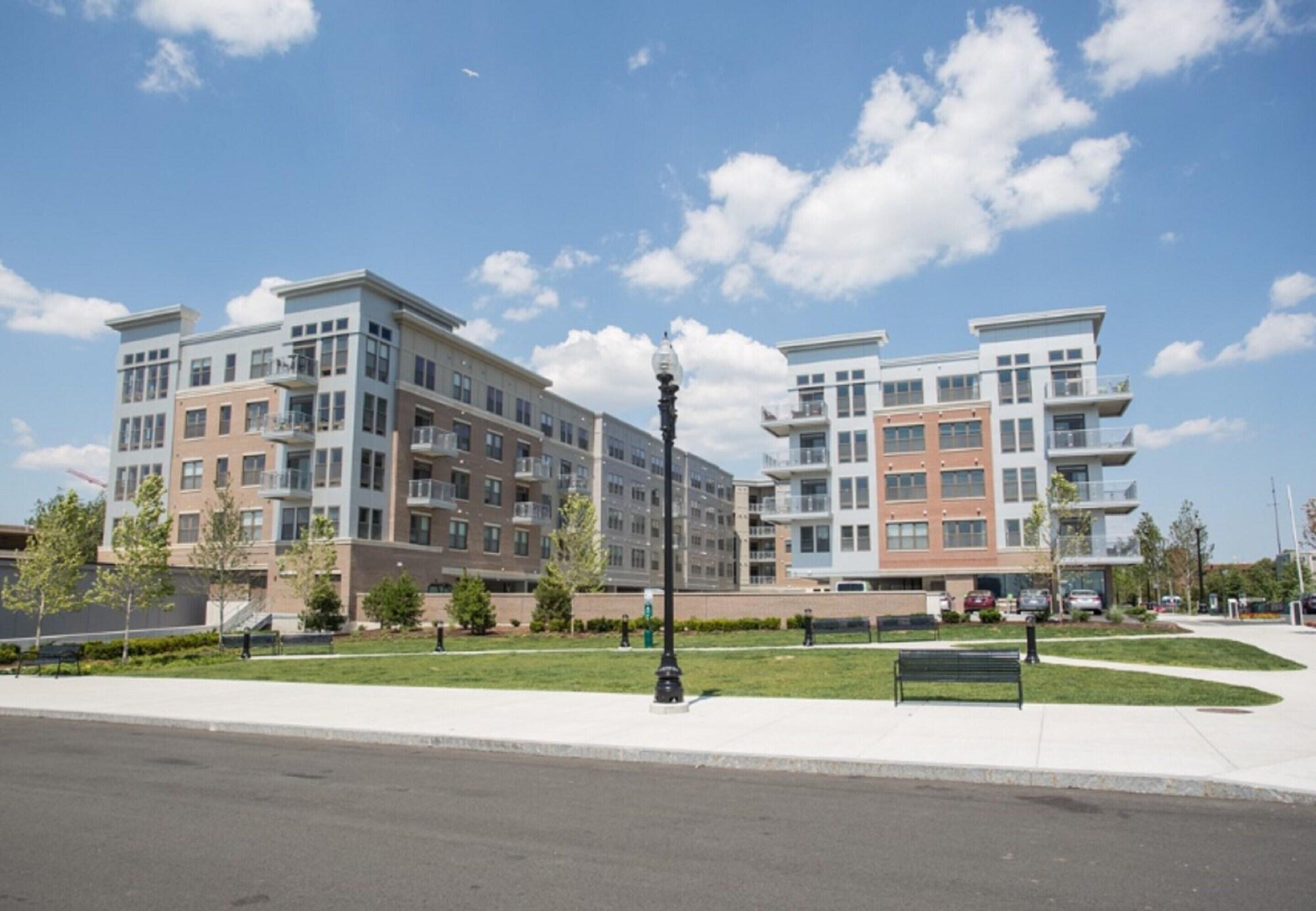 Vista Exterior Global Luxury Suites East Boston