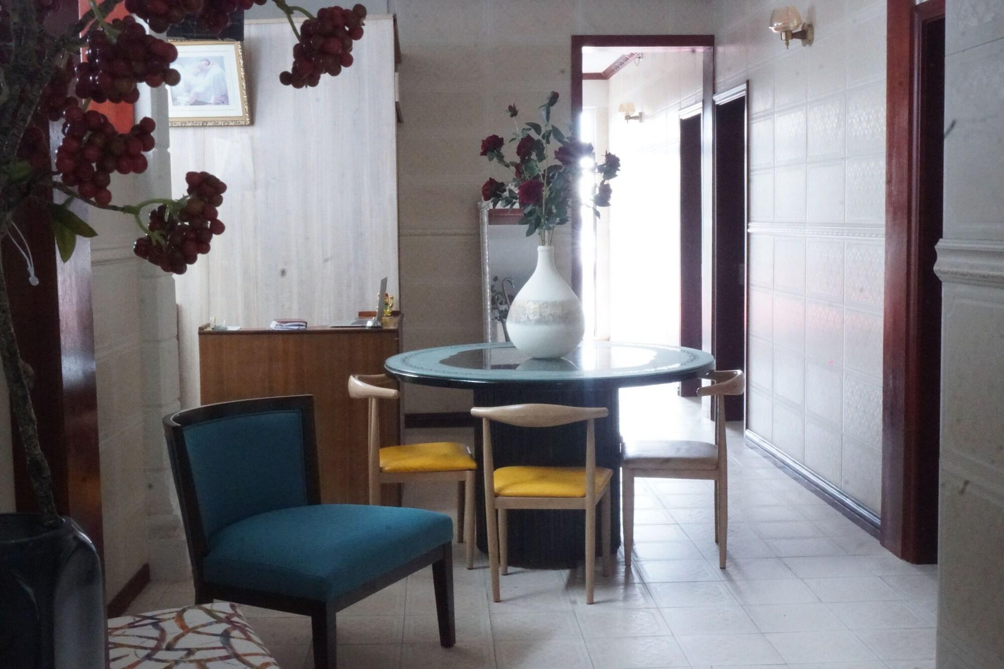 Varios Happy Ours Guest House