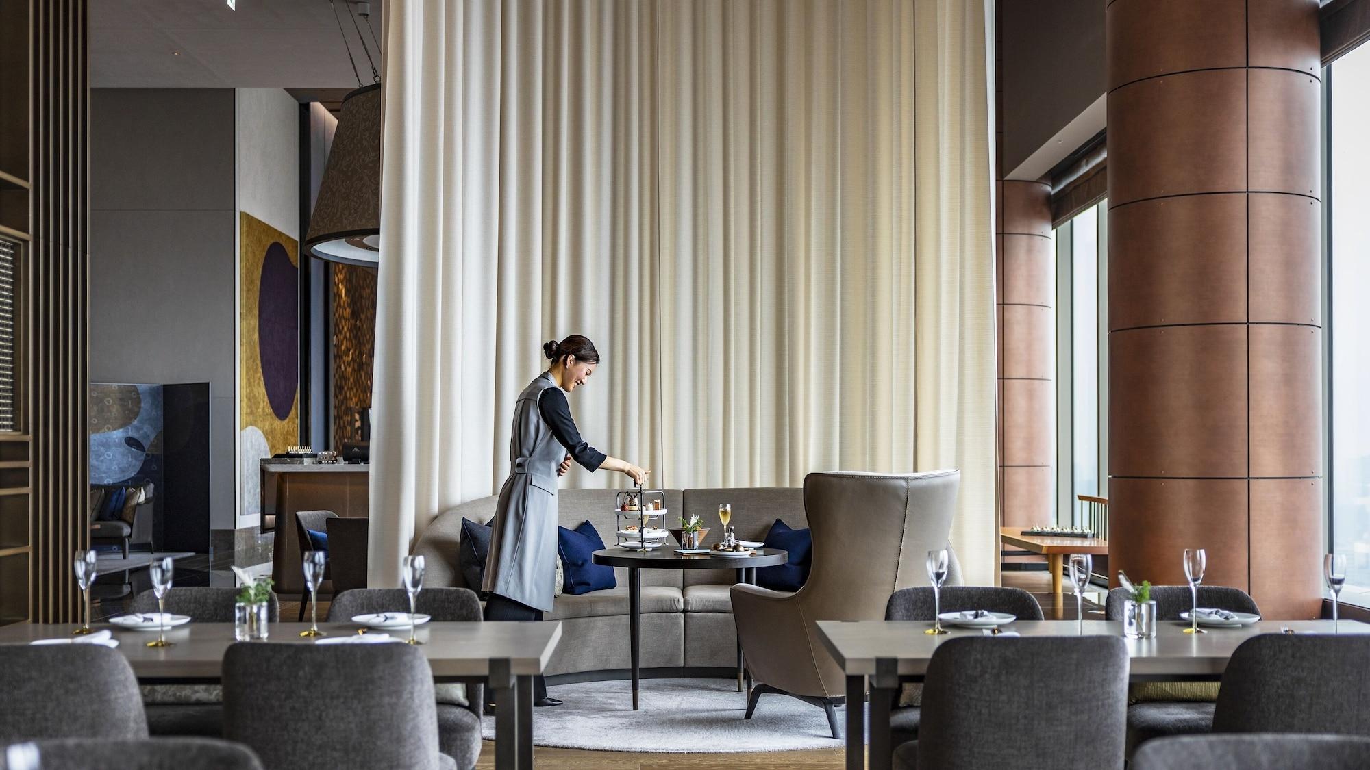 Vista Lobby Four Seasons Hotel Tokyo at Otemachi