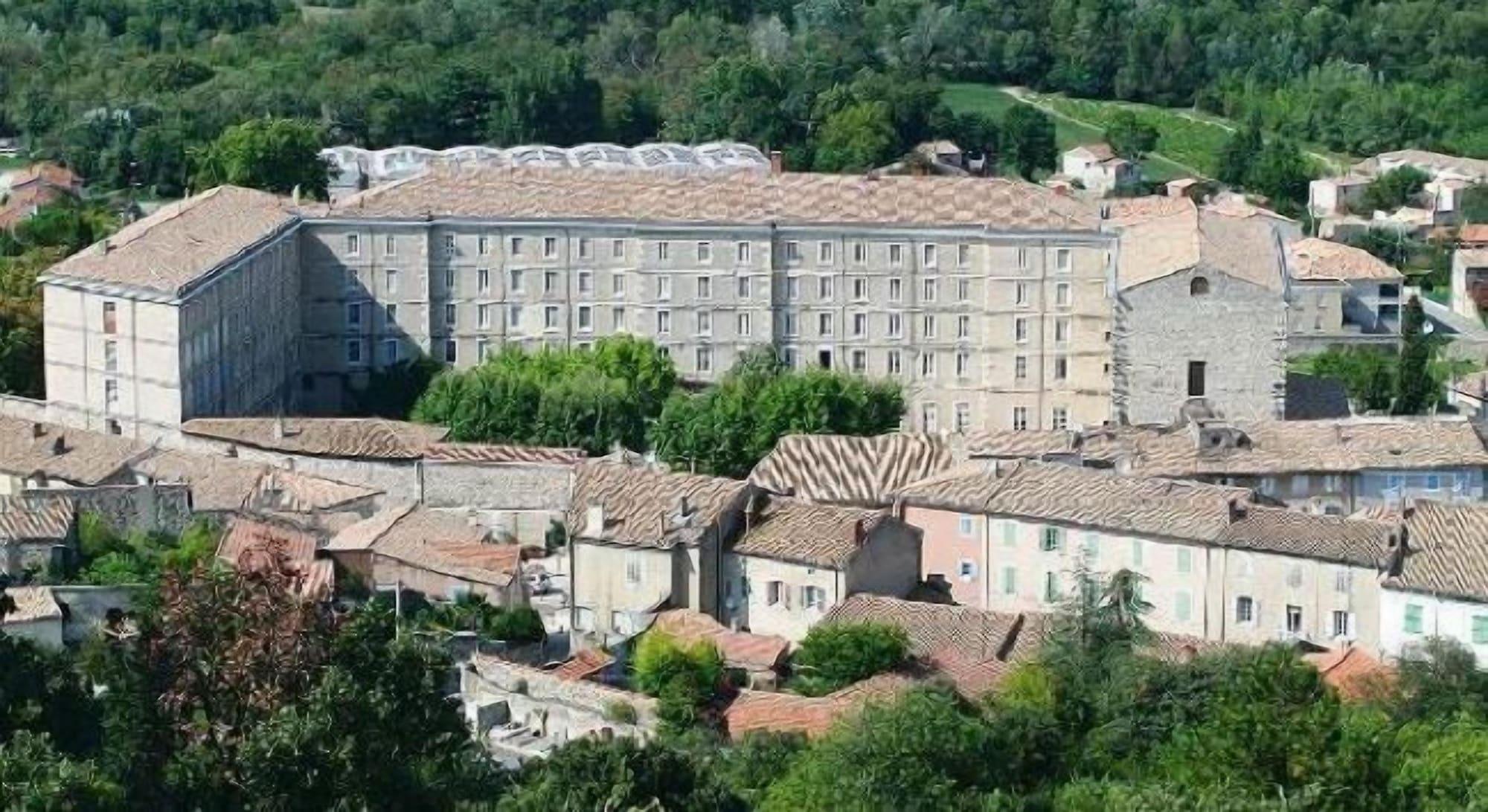 Varios Hostellerie Charles de Foucauld