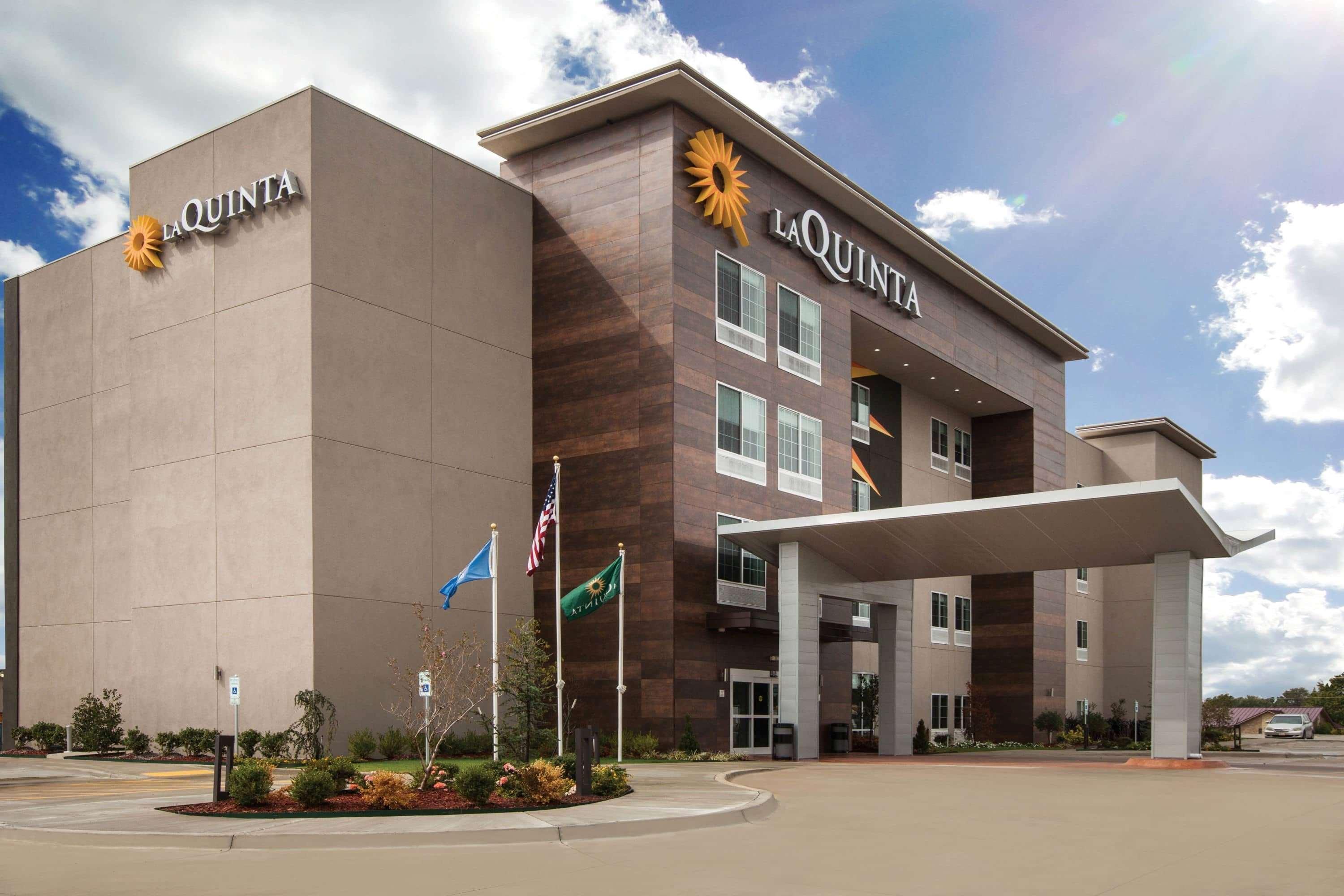 Vista Exterior La Quinta Inn & Suites by Wyndham Owasso