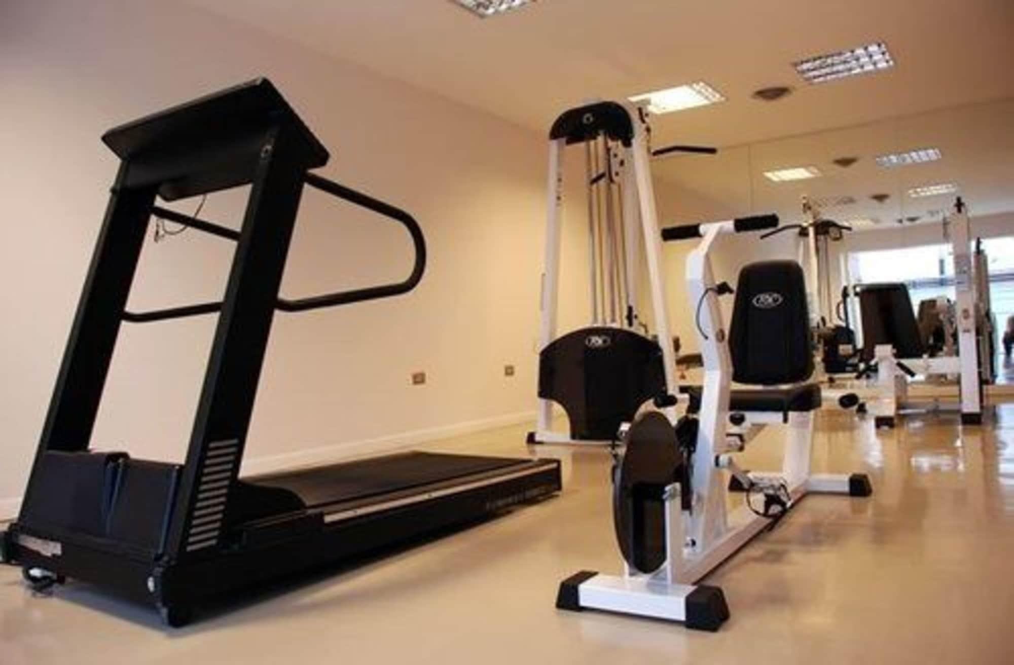 Gimnasio Howard Johnson by Wyndham Villa Maria Casino