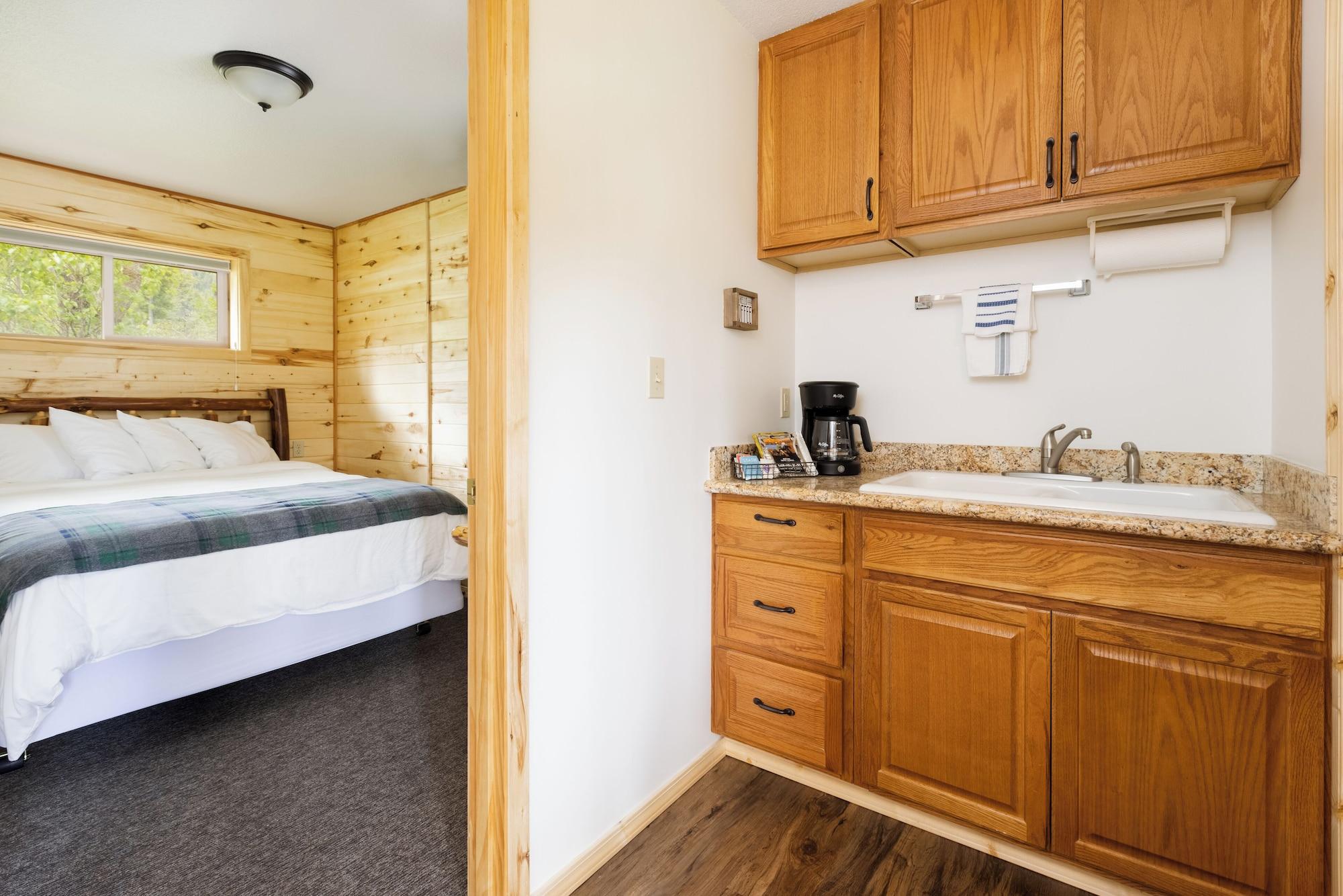 Varios Beargrass Lodging and RV Resort