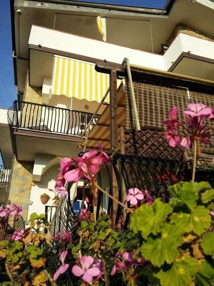 Vista Exterior Villa Melina B&B