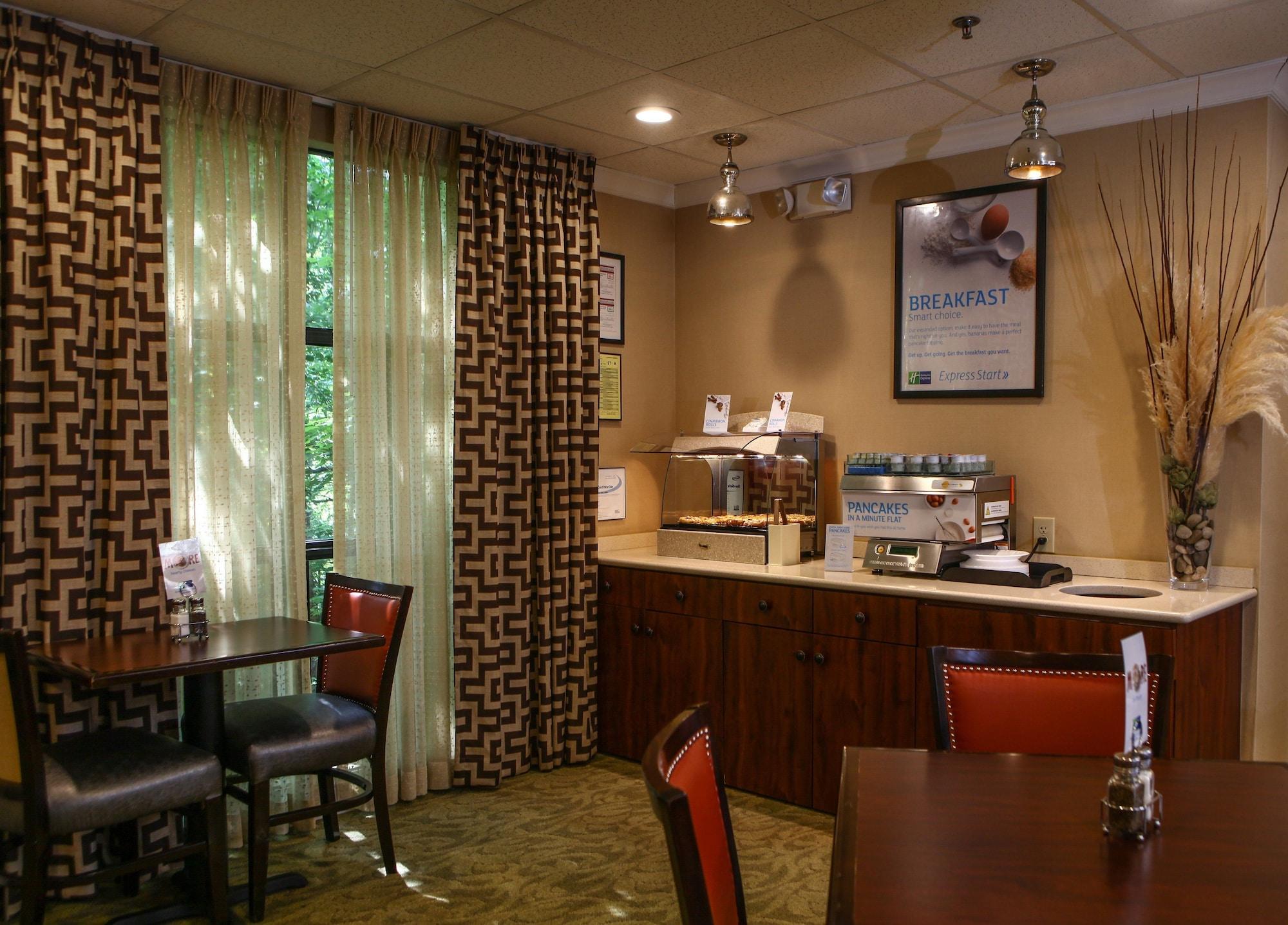 Restaurant Holiday Inn Express Atlanta - Emory University Area by IHG