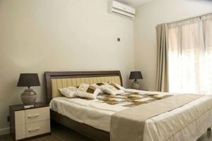 Alquiler Vacacional - Modern 2-bed Sleeps 4 With Balcony