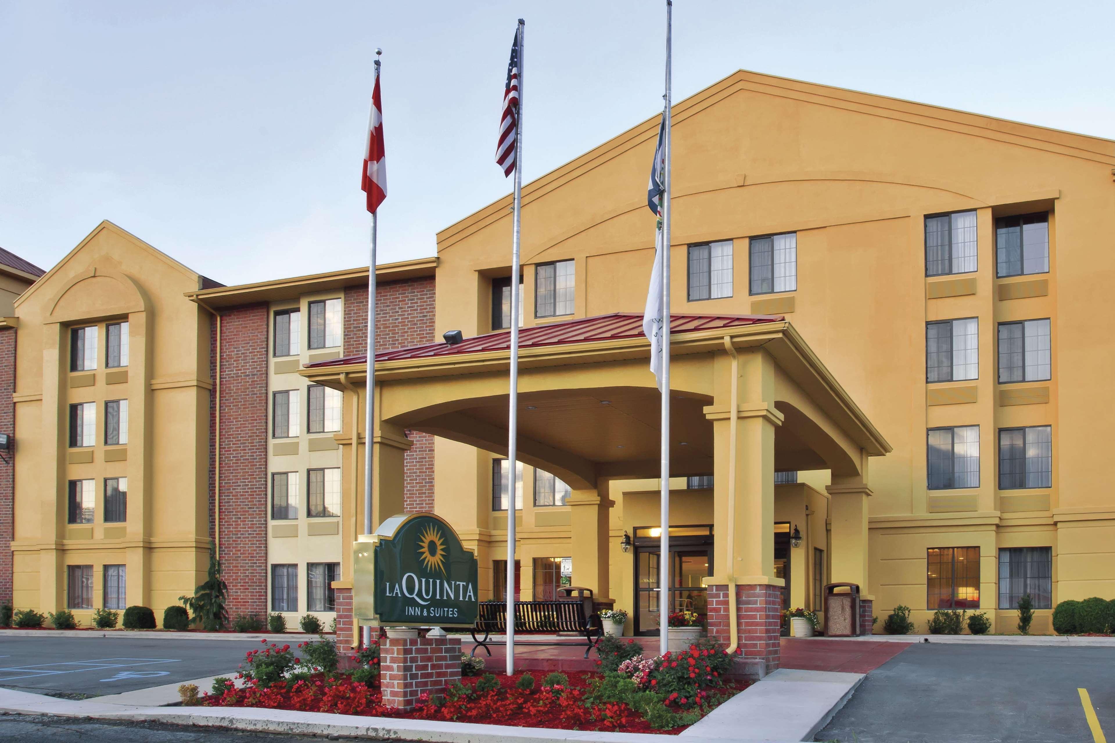 Vista Exterior La Quinta Inn Suites By Wyndham Summersville
