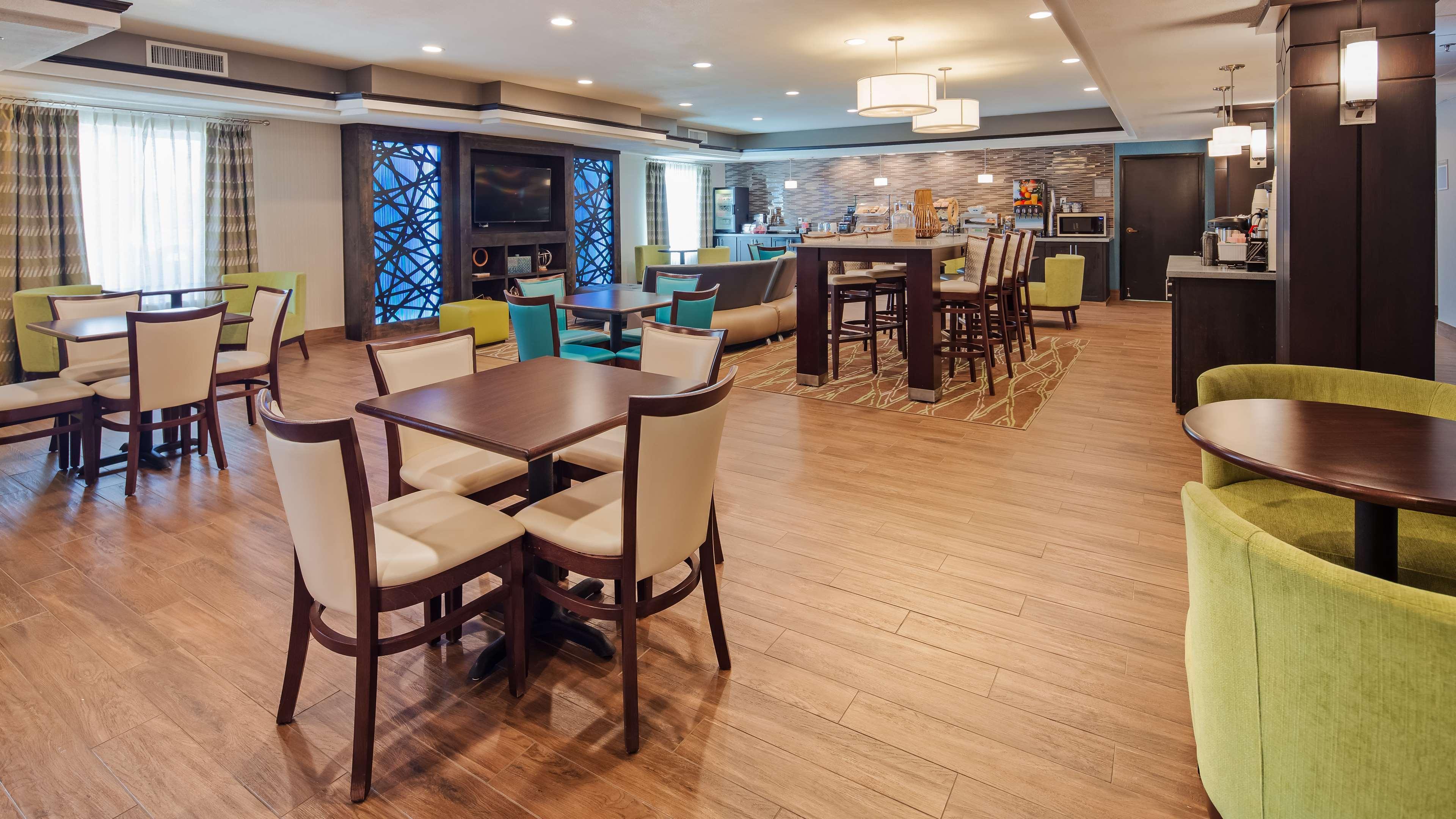 Vista Lobby Best Western Plus Liberal Hotel & Suites