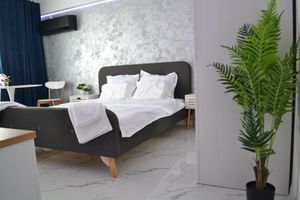 Alquiler Vacacional - Cozy 1-bedroom apartment in tranquil Pitești with AC