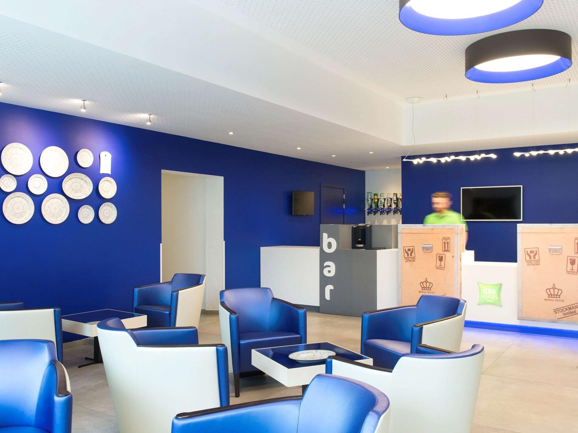 Bar/Salón ibis Styles La Louvière
