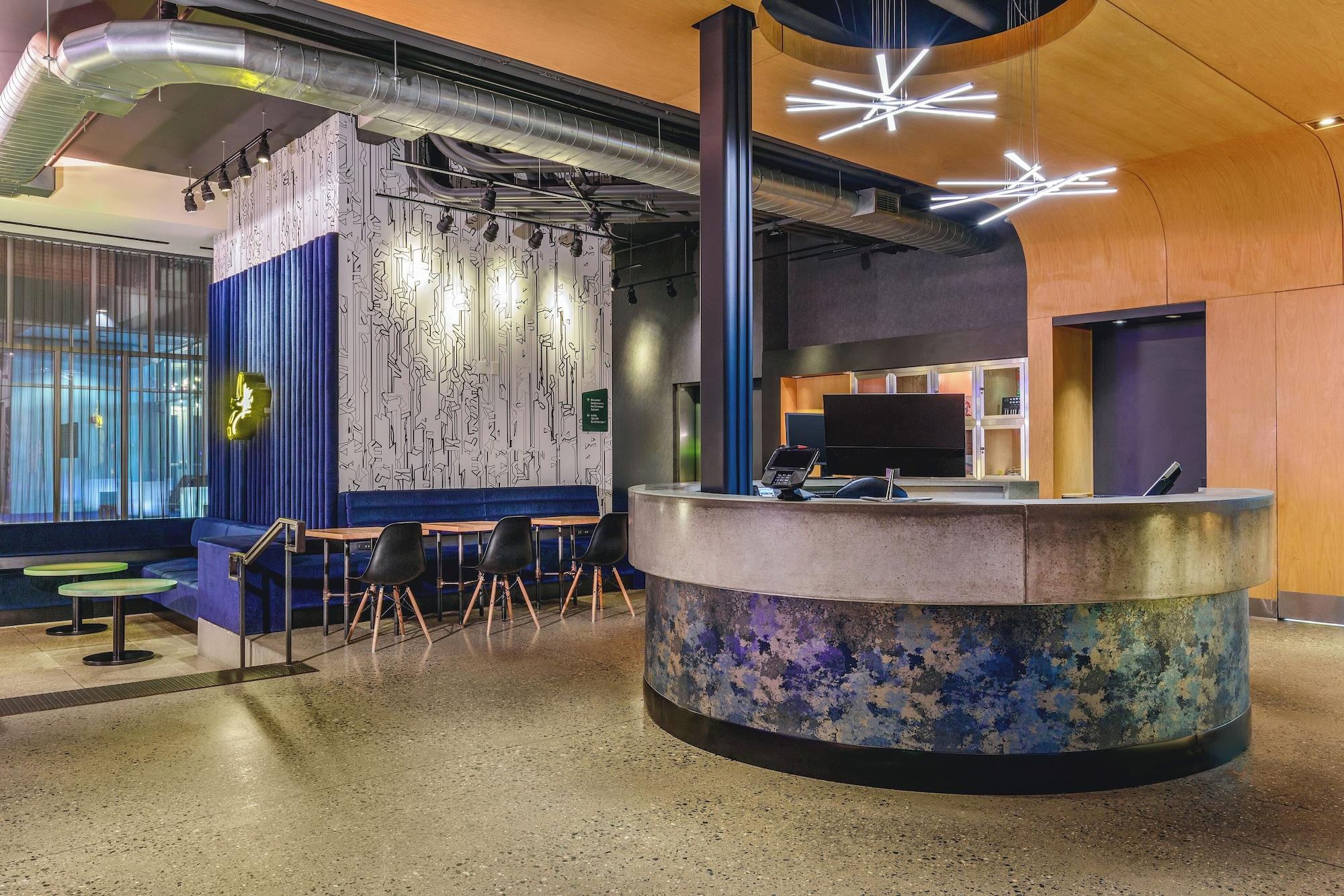Vista Lobby Aloft Lexington