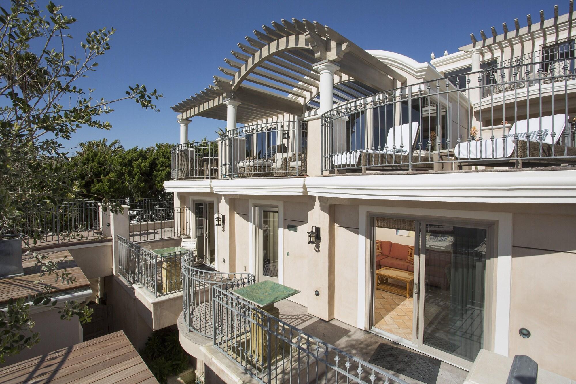 Vista Exterior Sunset Cove Villas in Laguna Beach