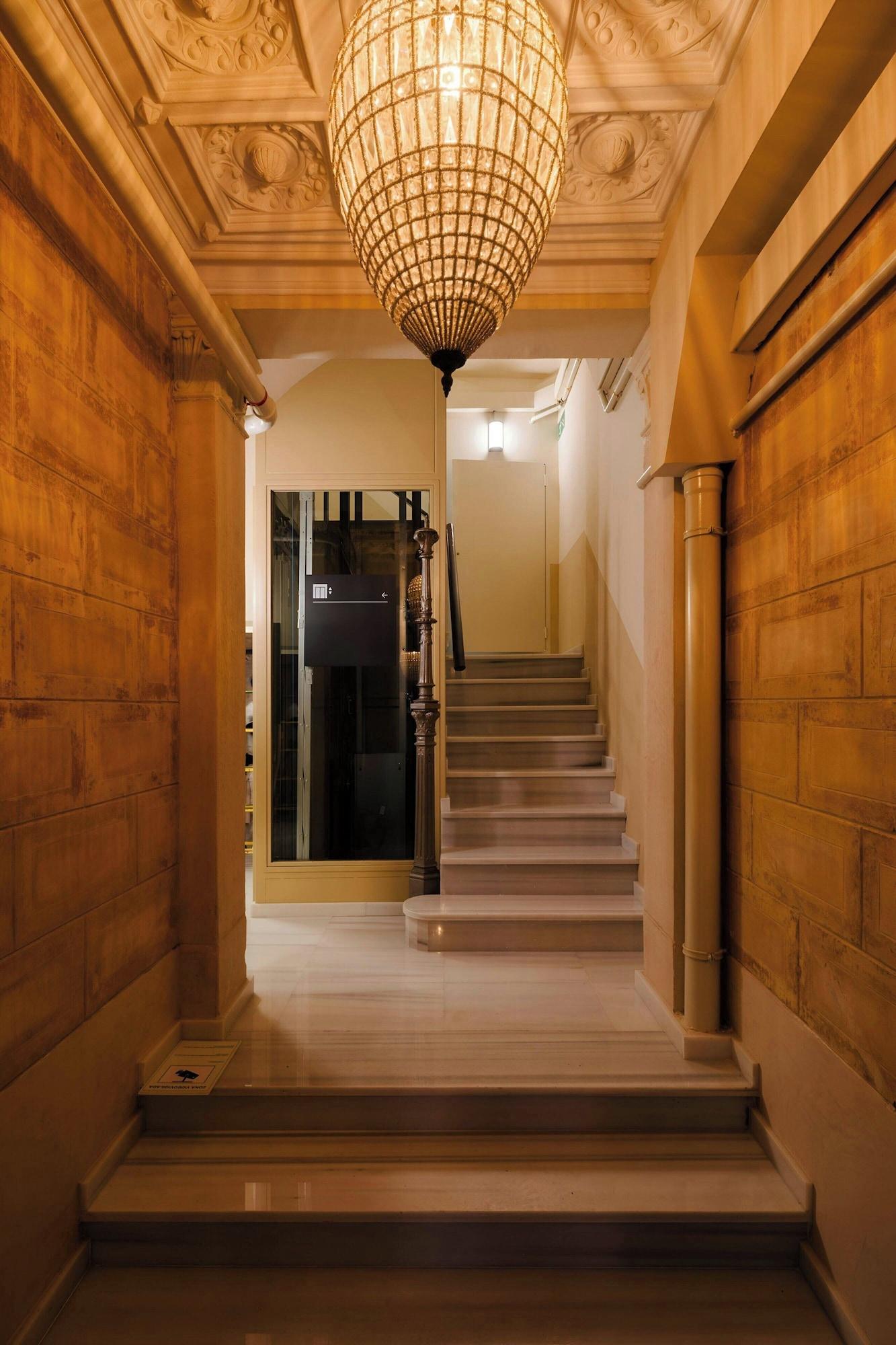 Vista Lobby Los Arcos Hotel Gothic Quarter, Sonder by Marriott Bonvoy