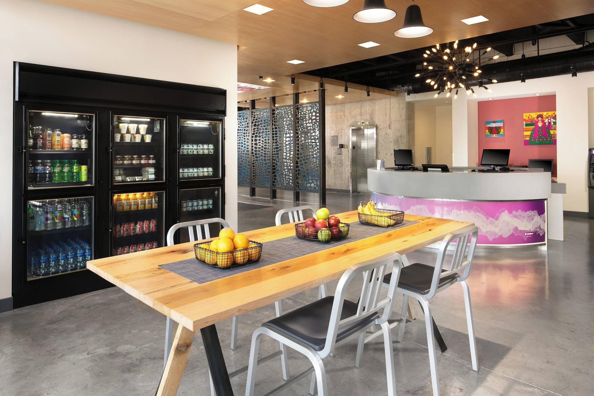 Restaurant Aloft by Marriott Miami Airport