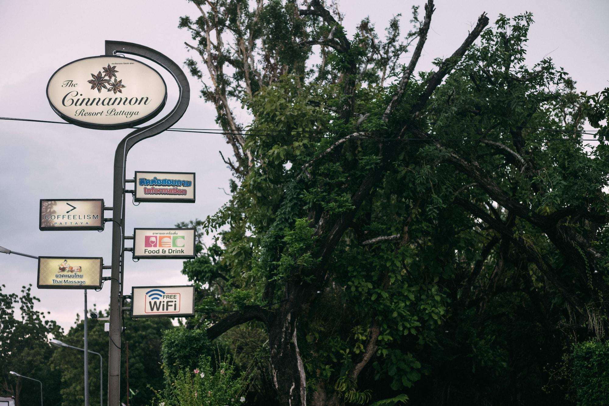 Vista Exterior Forest Pool Villas