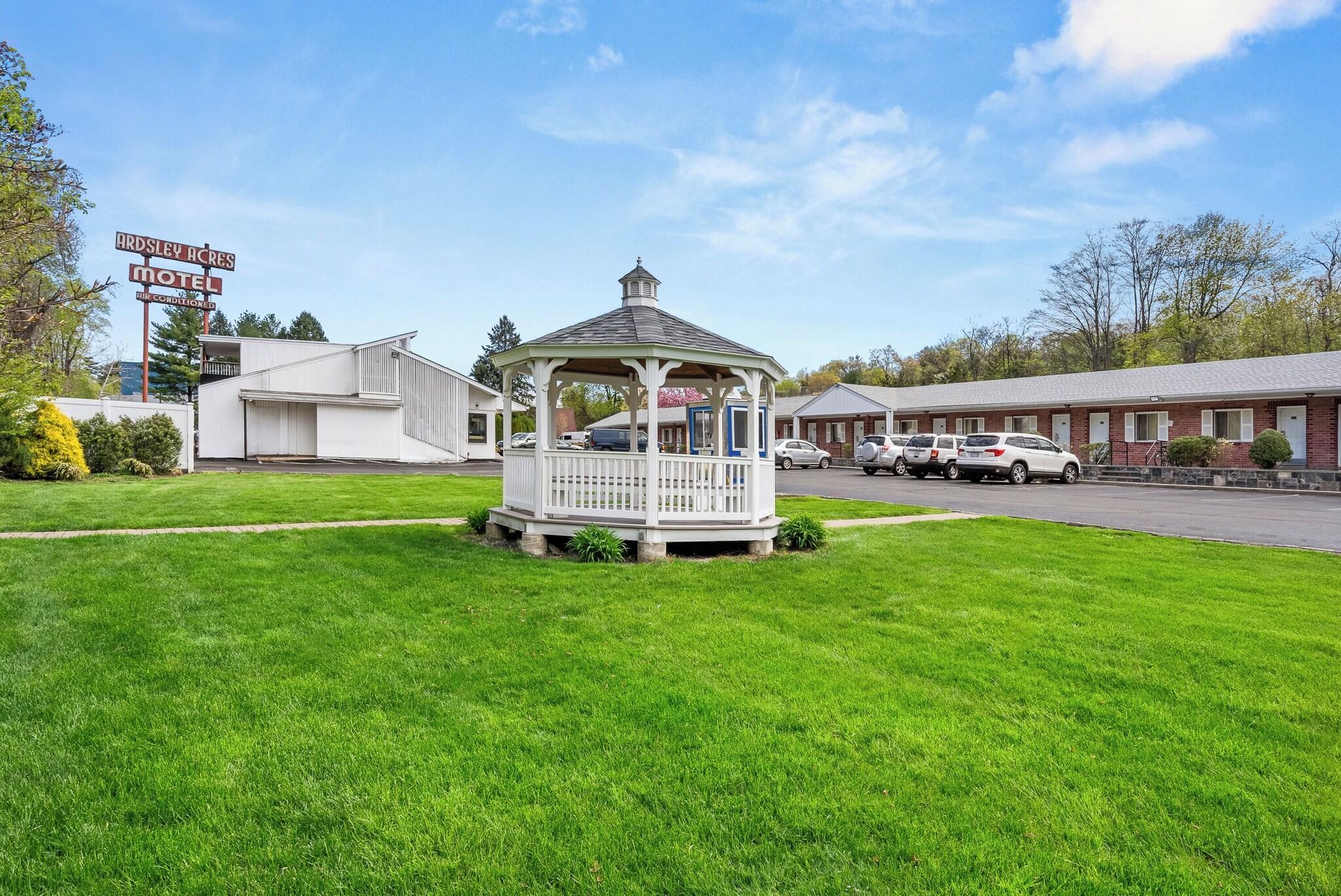 Varios Ardsley Acres Hotel Westchester