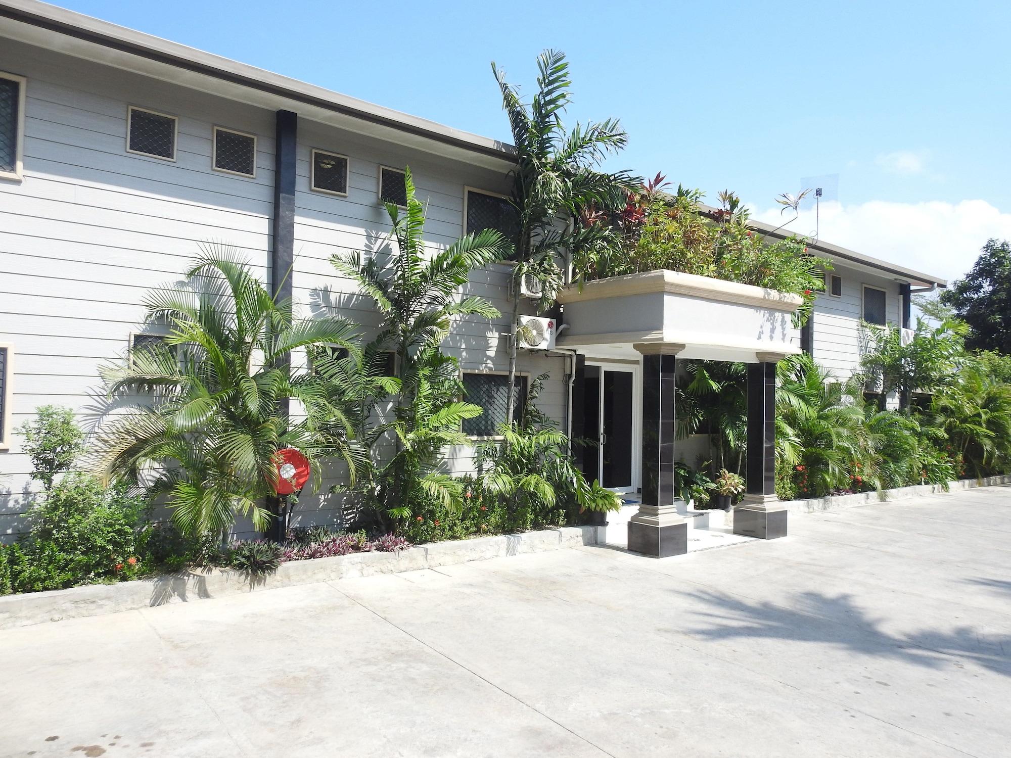 Vista Exterior Renaissance LodgePlus