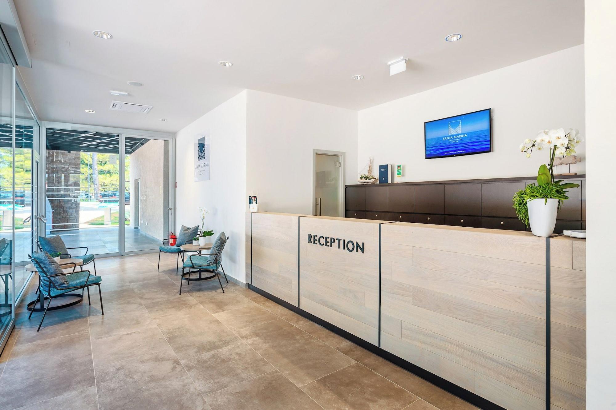 Vista Lobby Premium Camping Homes Santa Marina