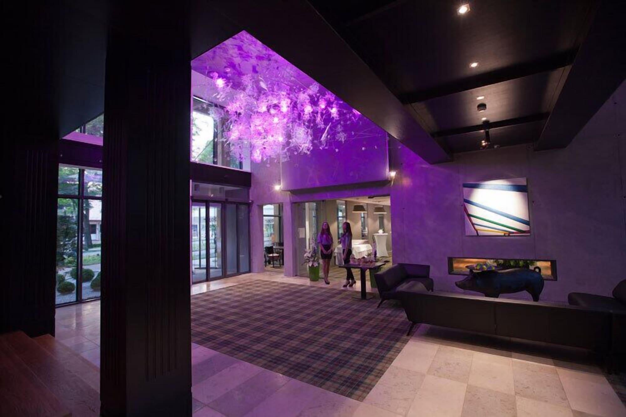 Vista Lobby Bristol ART & Medical SPA