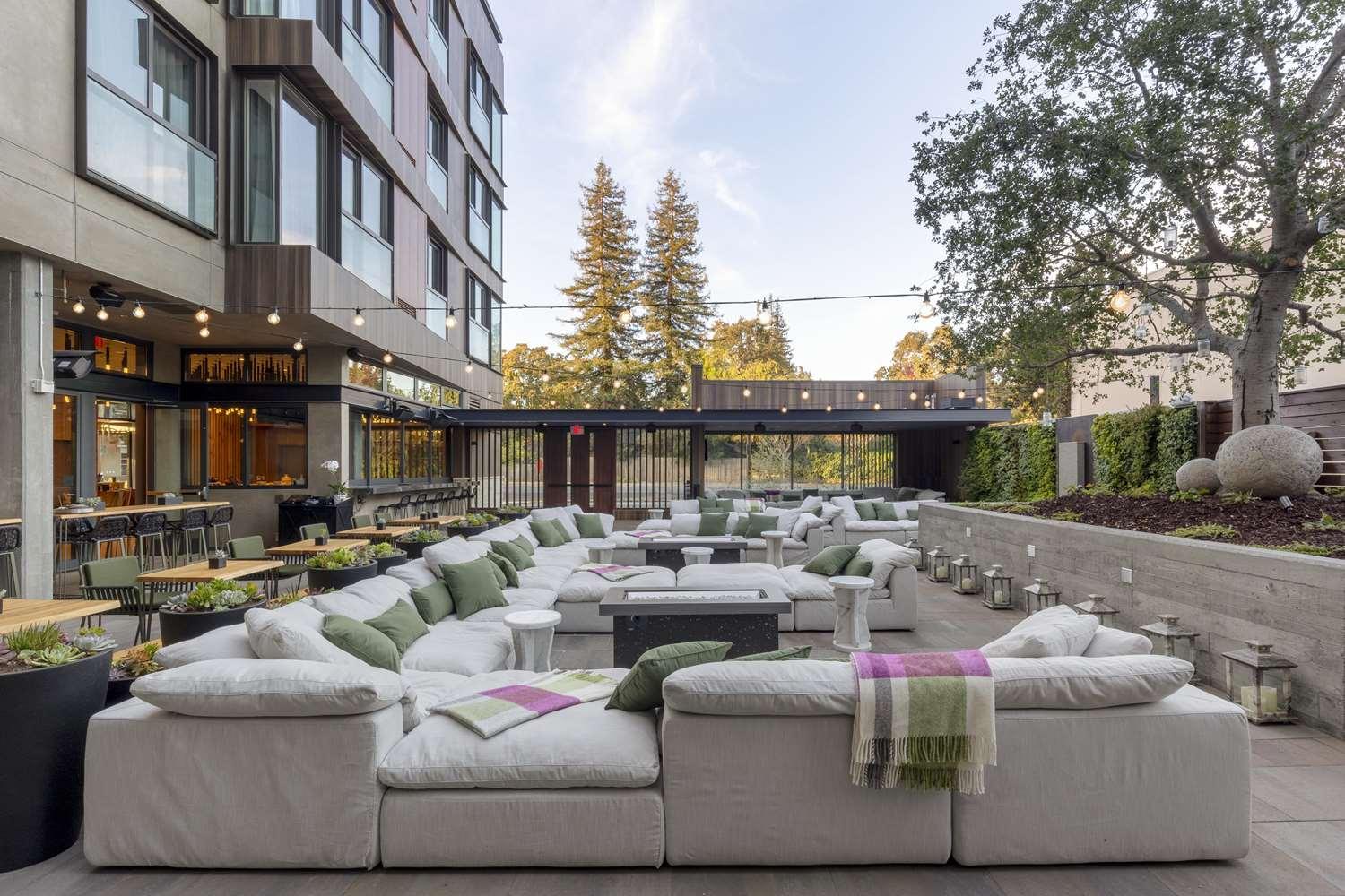 Bar/lounge University Park Inn & Suites, an Ascend Collection Hotel