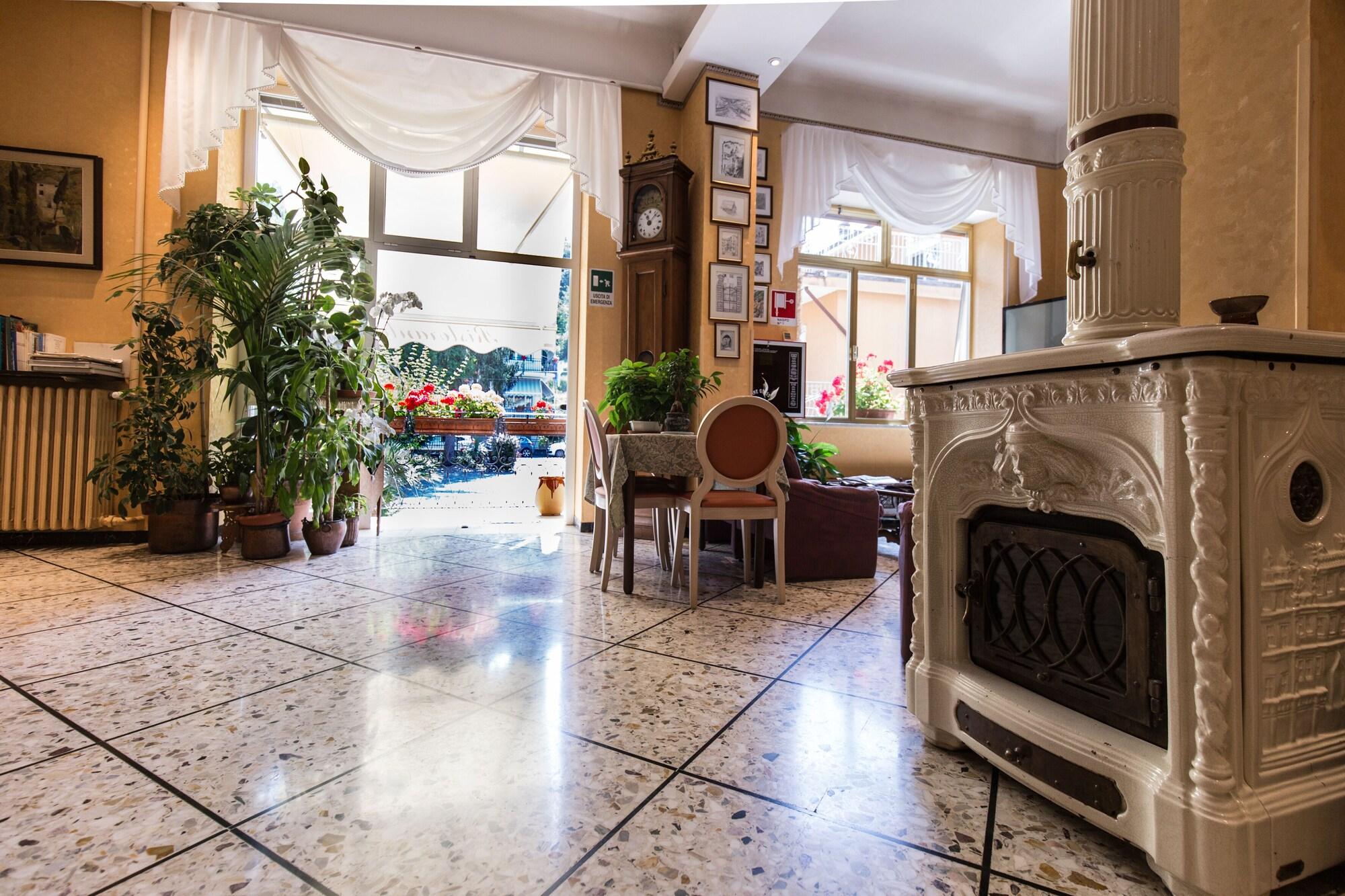 Vista Lobby Albergo Amici