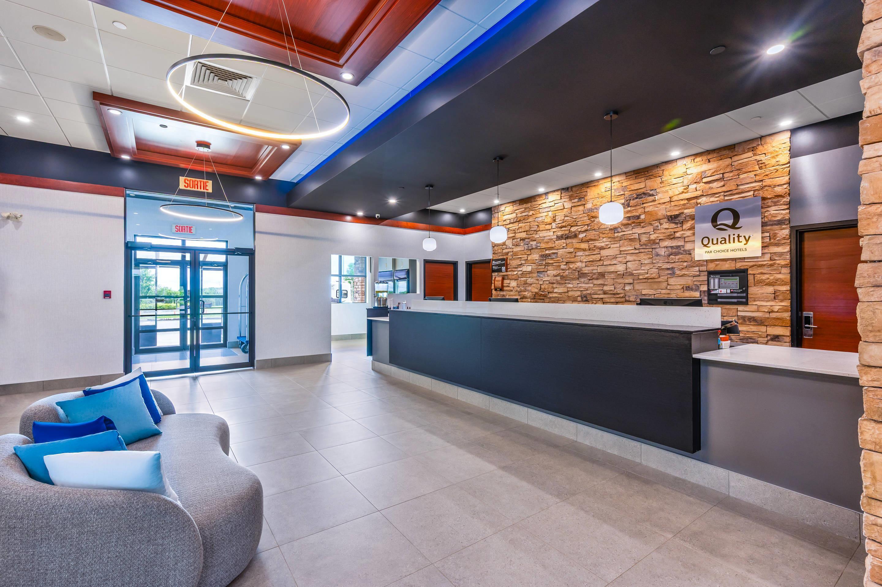 Vista Lobby Quality Inn & Suites Levis