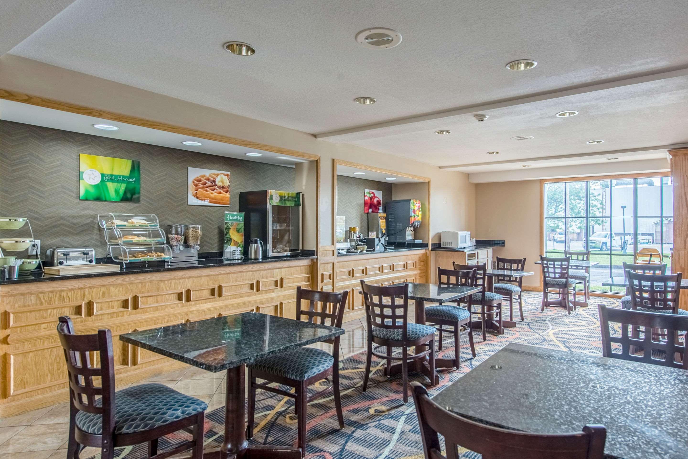 Restaurant Quality Inn & Suites University Area