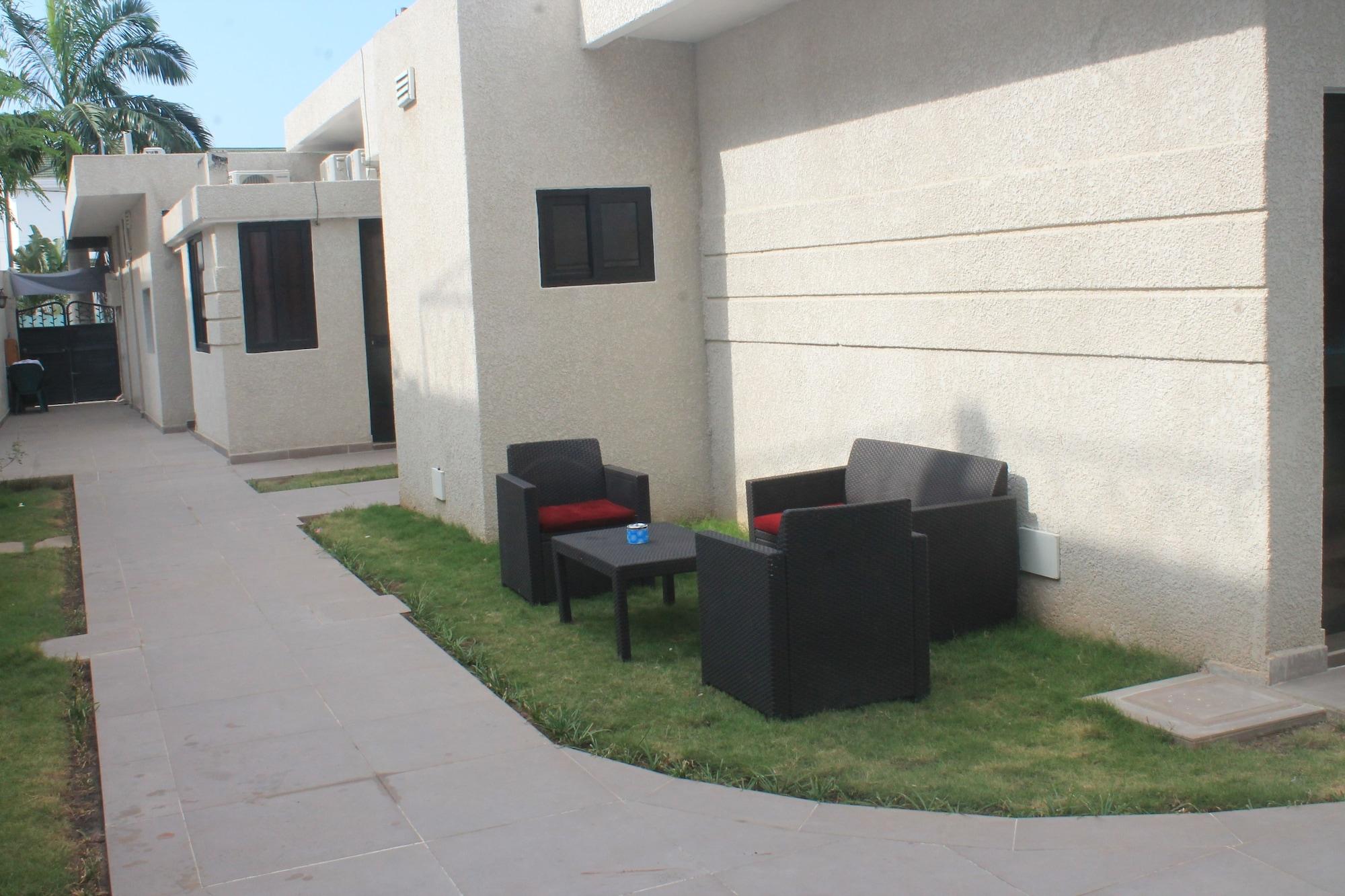 Varios Four Season GUESTHOUSE