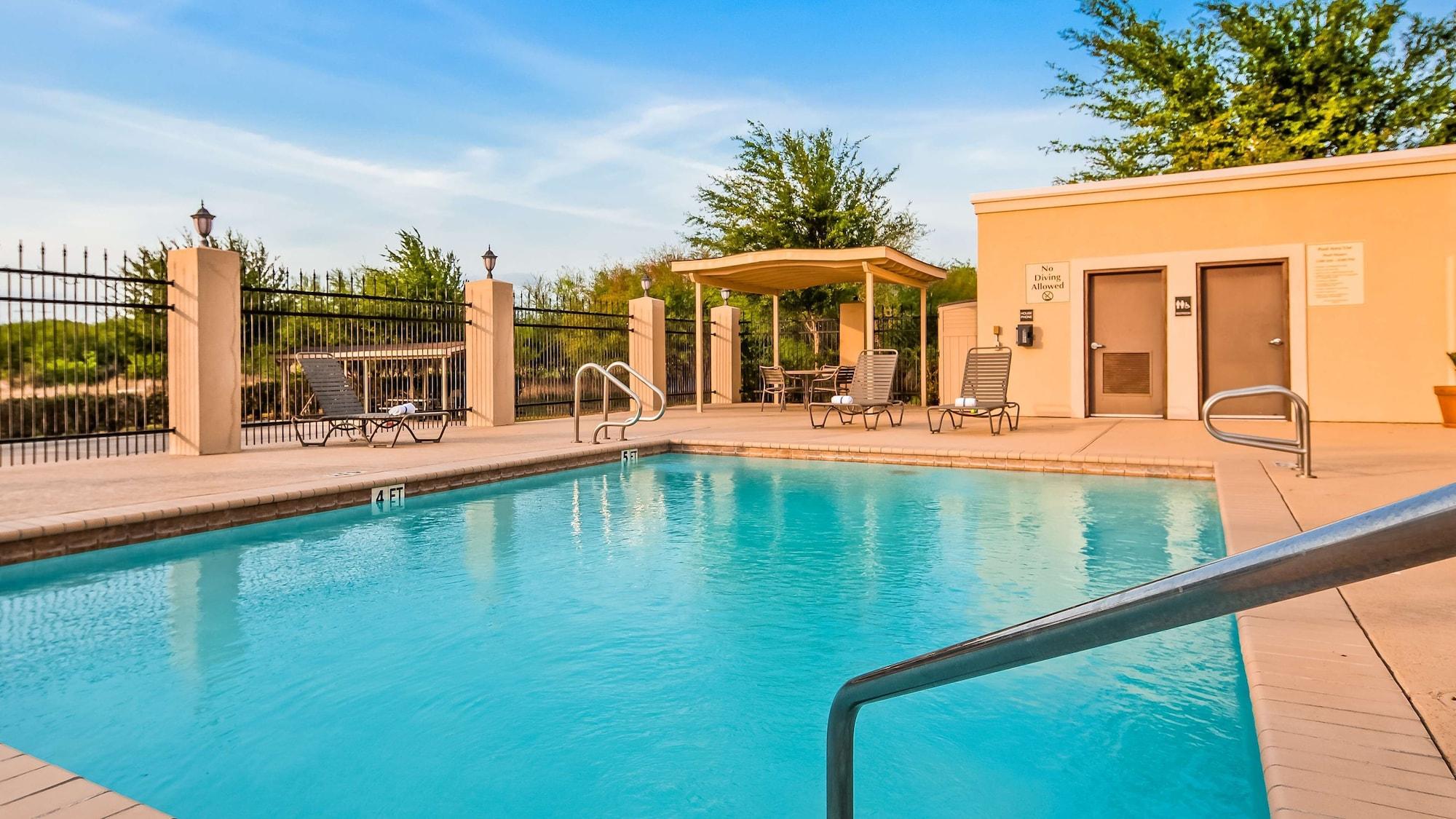 Vista Piscina Best Western Plus Kenedy Inn