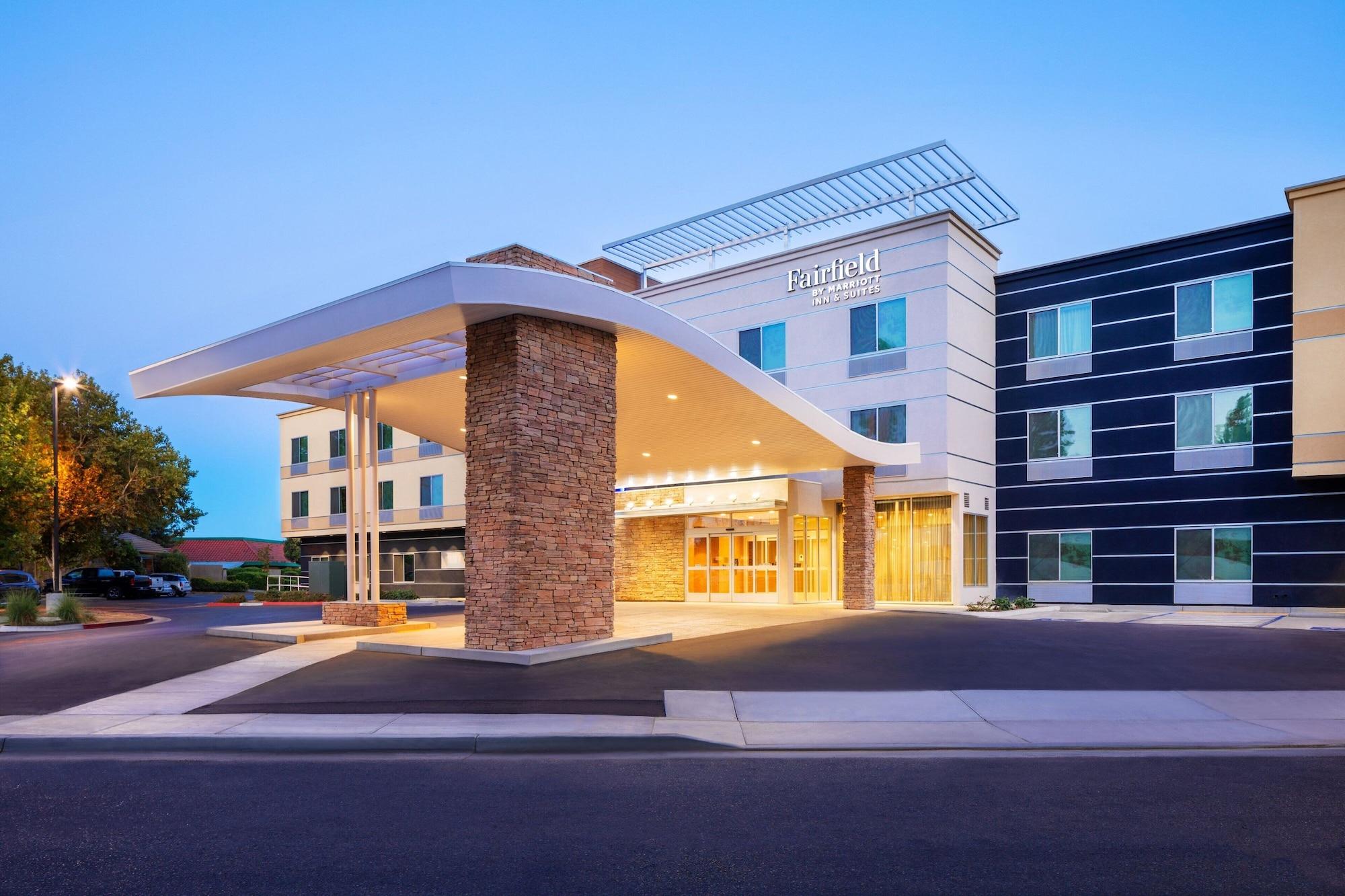 Varios Fairfield Inn & Suites by Marriott Fresno North/Shaw Avenue