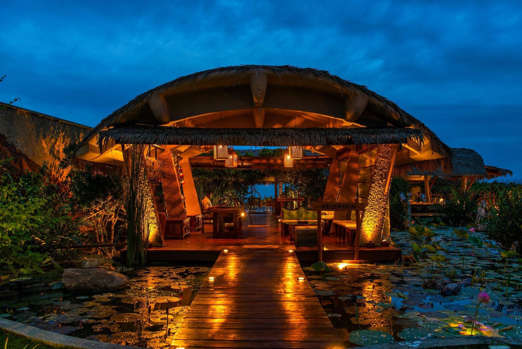 Vista Lobby Chena Huts By Uga Escapes - All Inclusive
