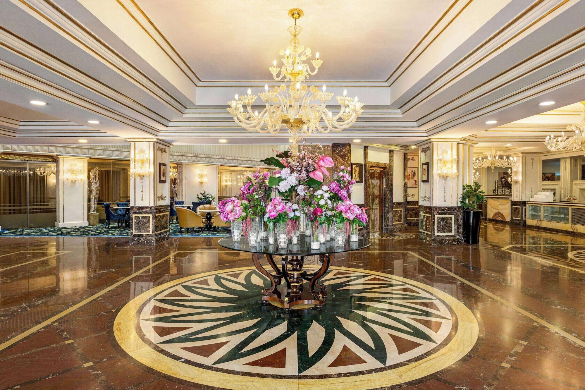 Vista Lobby Grand Regency Doha, Trademark Collection by Wyndham