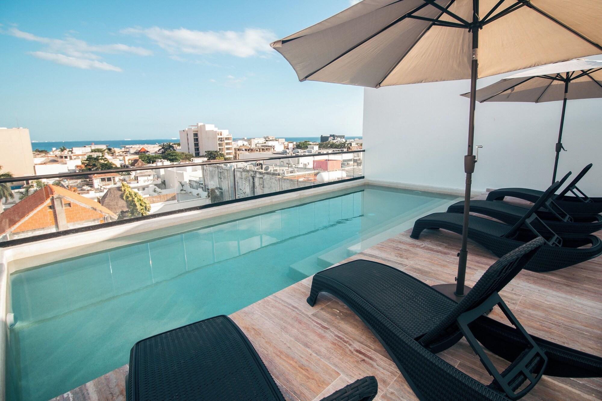 Varios B10 Distinctive Hotel