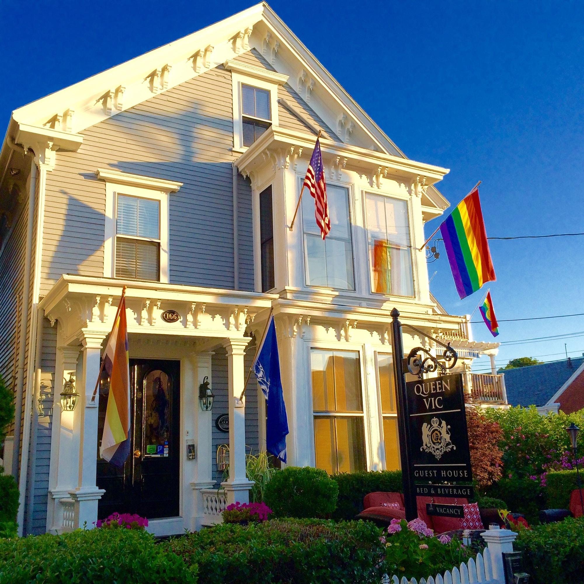 Varios Queen Vic Guest House Provincetown Adults Only