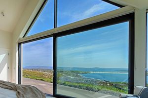 Alquiler Vacacional - Ireland's most spectacular view at ultra-luxury glass villa with deluxe hot tub.