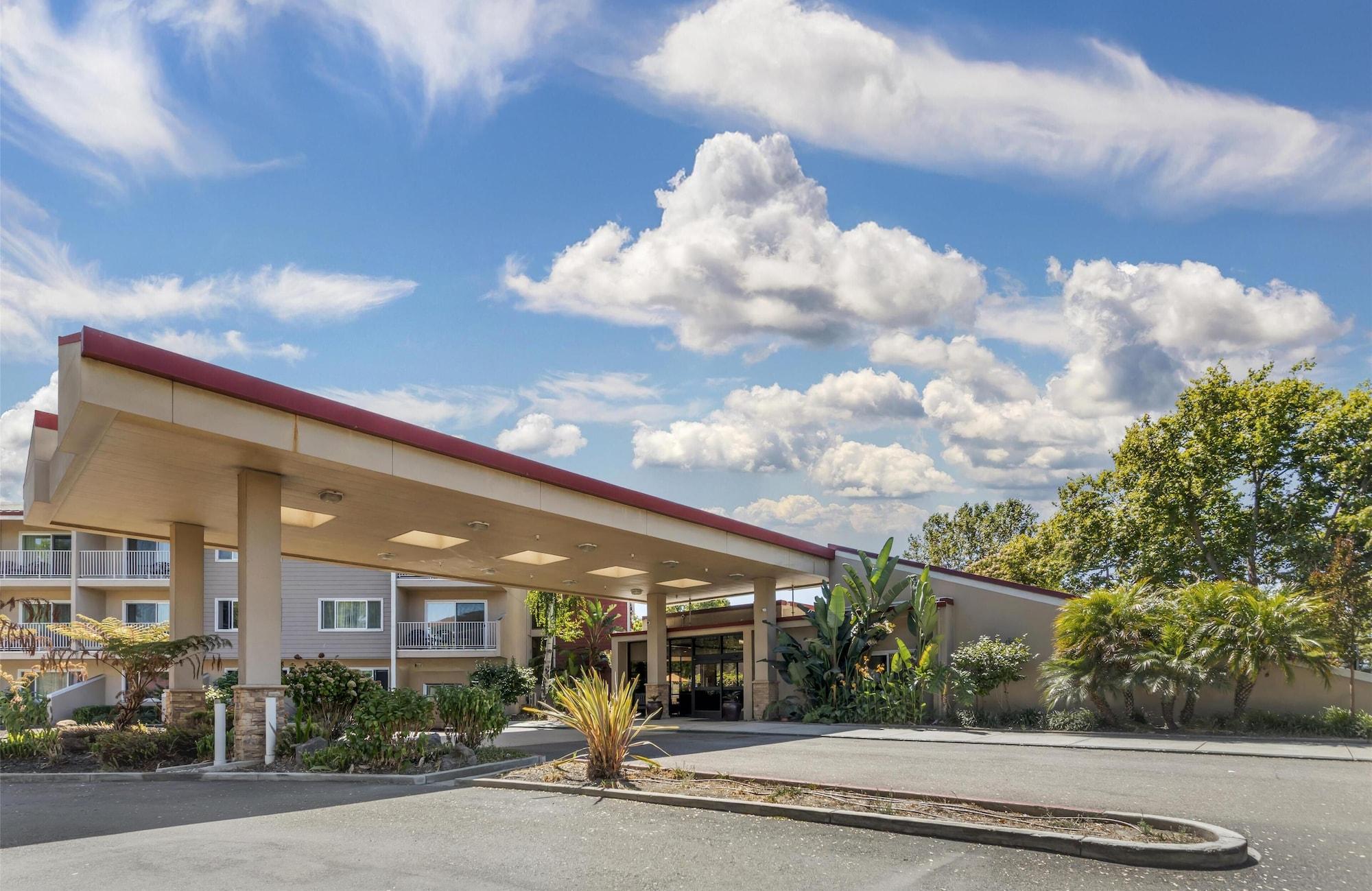 Vista Exterior Best Western Plus Garden Court Inn