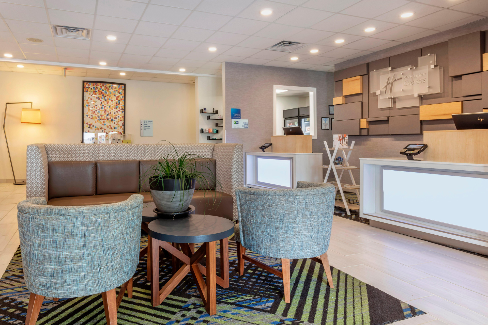 Vista Lobby Holiday Inn Express Metropolis by IHG