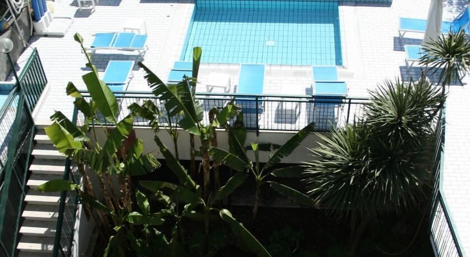 Vista Exterior Hotel Garden