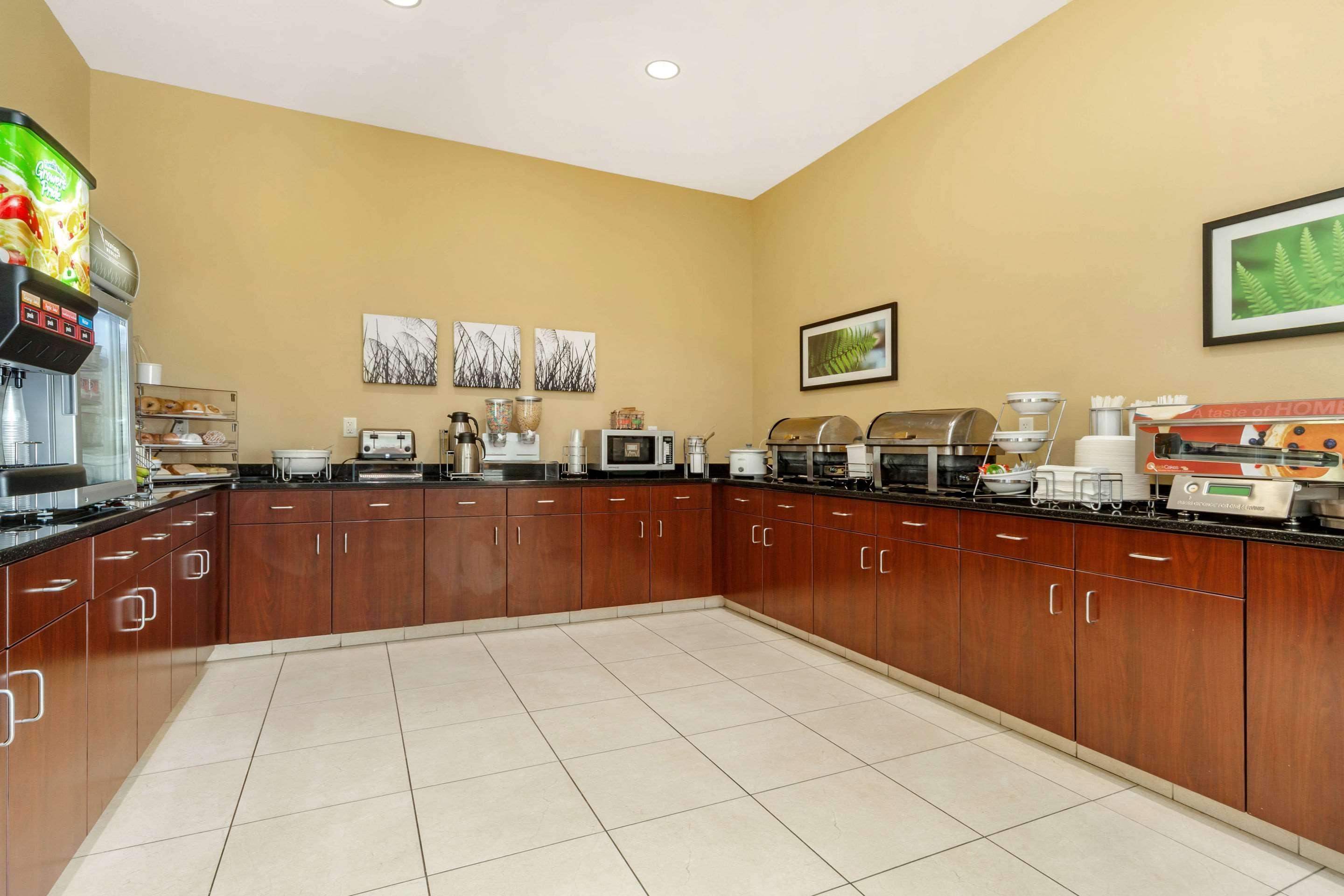 Restaurant Sleep Inn & Suites Devils Lake