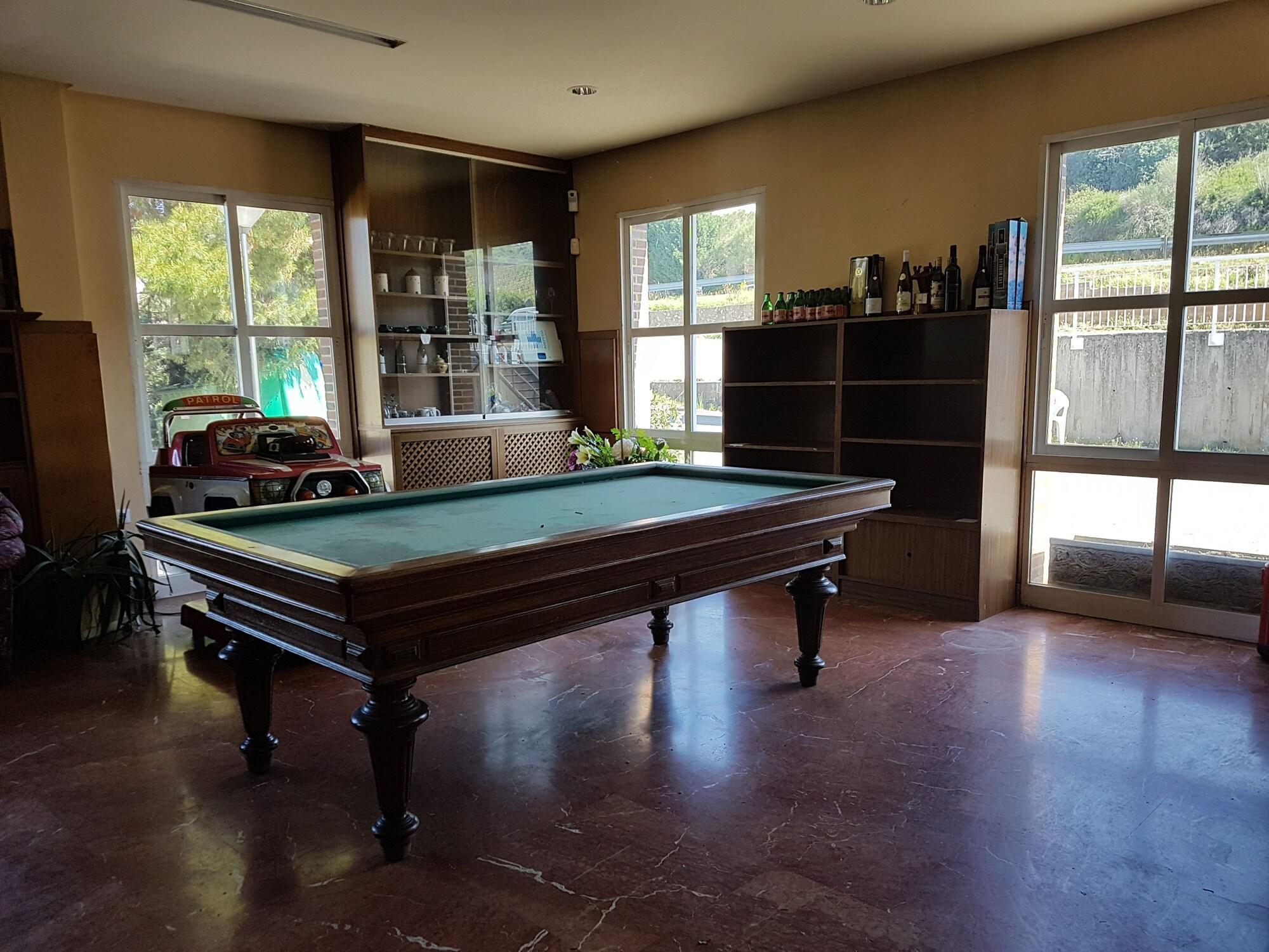 Instalaciones Recreativas Hostal Restaurante La Charola