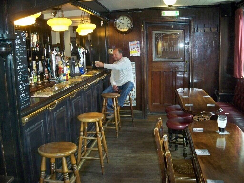 Bar/Salón Nelson and Railway Inn