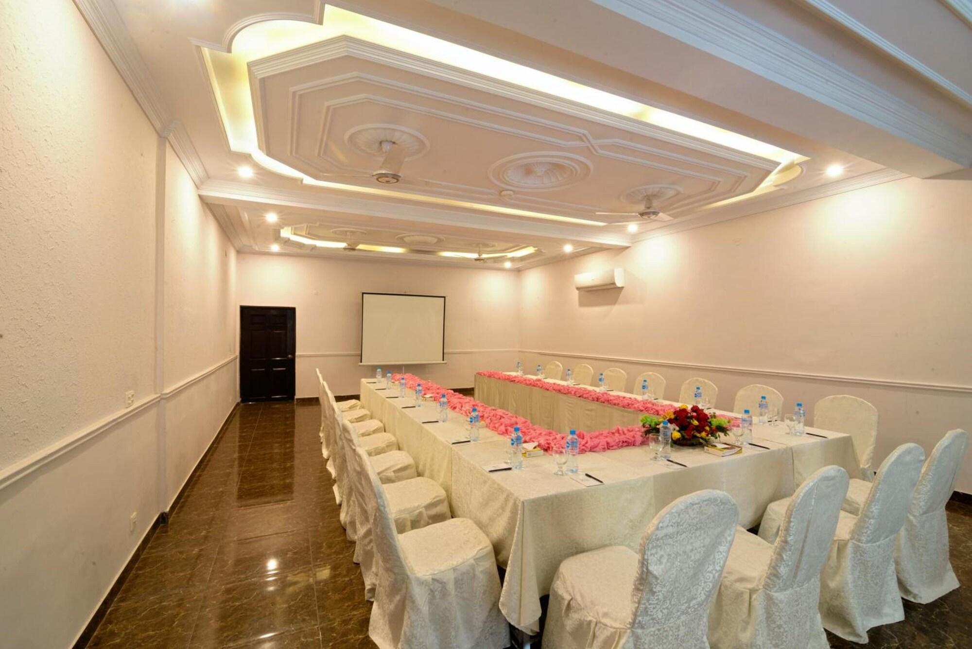 Sala de Reuniones Hotel One Lalazar Multan